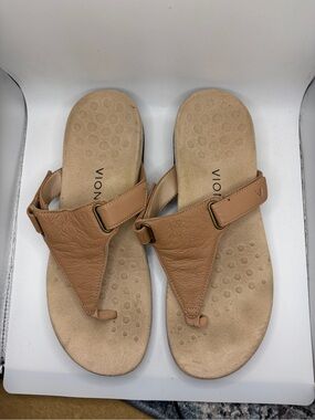 Women’s Vionic Sandals Size 9
